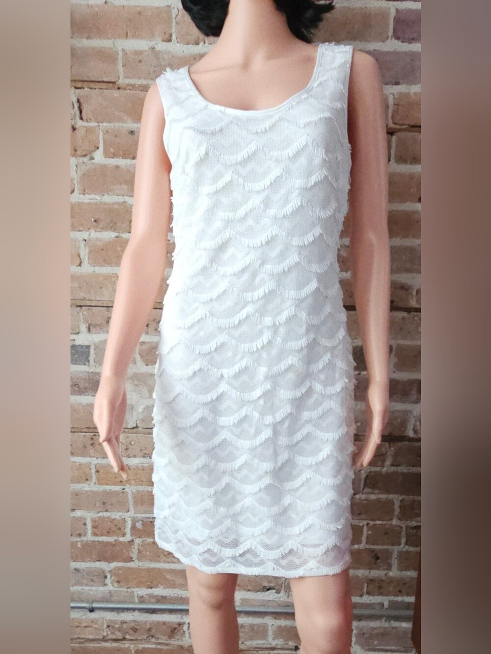 Sandra Darren White Sleeveless Fringe-Trim Scallop Detail Mini Dress Size 6